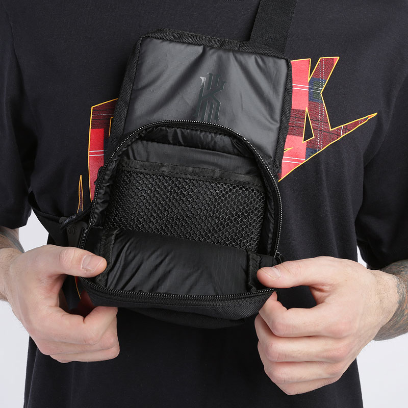мужская черная сумка Nike Kyrie Bag 2L BA6157-010 - цена, описание, фото 2